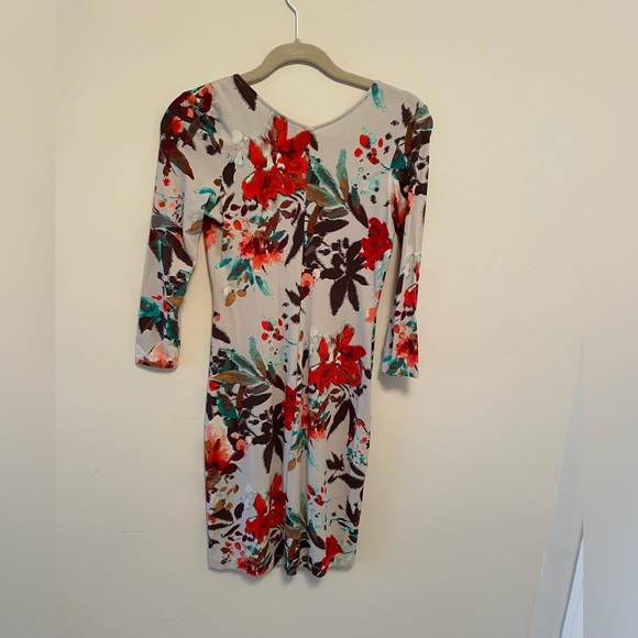 Tommy Bahama floral super comfy slanted v-neck dress - great for any weather - Picture 3 of 4